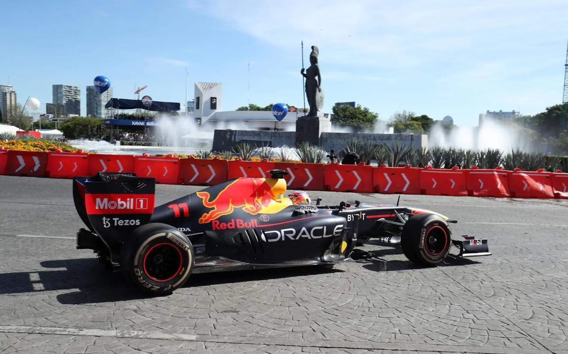 Exhibición auto Checo Pérez